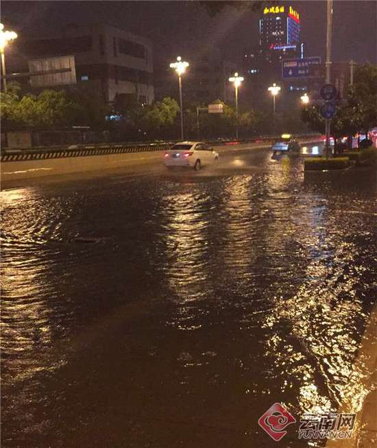 昆明暴雨积水实时报道